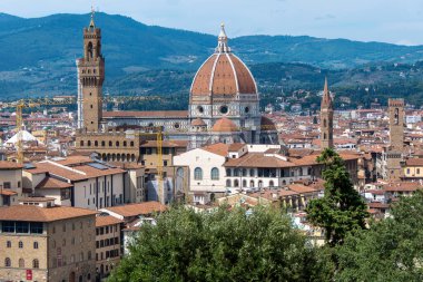 Floransa, İtalya, 25 Temmuz 2023. Santa Maria del Fiore Katedrali ile şehrin havadan görünüşü