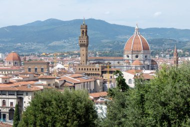 Floransa, İtalya, 25 Temmuz 2023. Santa Maria del Fiore Katedrali ile şehrin havadan görünüşü