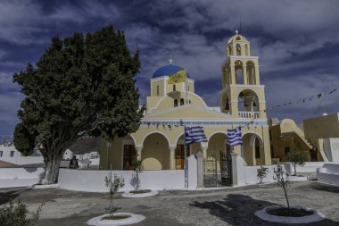 Santorini, Yunanistan, 4 Mayıs 2024. Oia, Ortodoks Kilisesi Cephesi, Agios Georgios