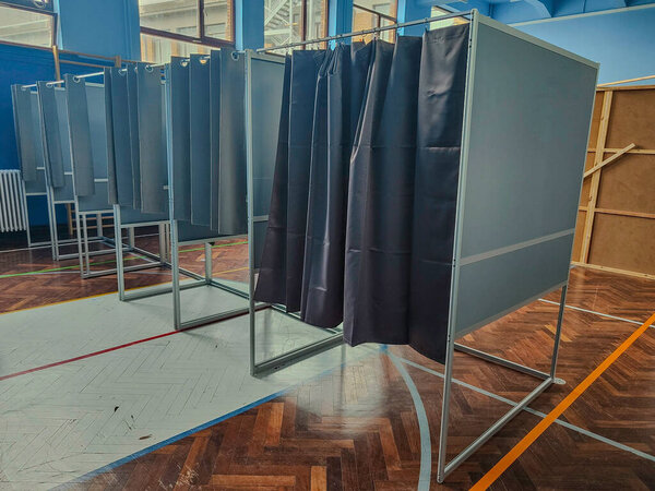 Брюссель, Бельгия, 10 июня 2024 года. Киоски для голосования на выборах 9 июня 2024 года.