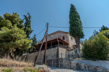 Nikiti, Yunanistan, 20 Temmuz 2024. Eski Kasabadaki Aziz Nikitas Ortodoks Kilisesi