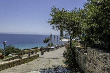 Afytos, Yunanistan, 15 Temmuz 2024. Afitos plajının yüksek manzarası.