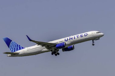 Zaventem, Belçika, 29 Temmuz 2024. Brüksel Havaalanı 'ndan havalandıktan sonra United Airlines uçağı