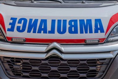 Podgorica, Karadağ, 5 Ağustos 2024.Ambulans Podgorica sokaklarında,