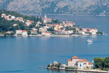 Kotor, Karadağ, 3 Ağustos 2024. Dağdan Kotor Geçidi 'nin görüntüsü.