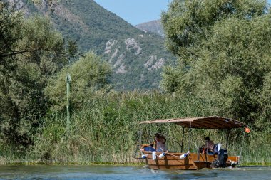 Skadar, Karadağ, 11 Ağustos 2024. Skadar Gölü Avrupa 'daki en büyük göldür. Turistler için tekne
