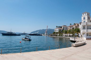 Porto Karadağ, Karadağ, 12 Ağustos 2024. Tivat, limanın ve teknelerinin manzarası..
