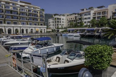 Porto Karadağ, Karadağ, 12 Ağustos 2024. Tivat, limanın ve teknelerinin manzarası..