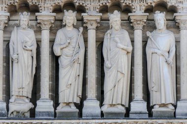 Paris Fransa, 6 Mart 2025. Notre Dame 'da. Notre Dame 'daki Galerie des Rois..