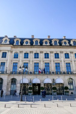 Paris, Fransa, 5 Mart 2025. Ritz Paris, Vendome Meydanı 'nda bulunan beş yıldızlı bir oteldir. Dünyanın en güzel, en büyük ve en lüks otellerinden biri olarak kabul edilir..