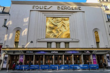 Paris, Fransa, 5 Mart 2025. Folies Bergere tiyatrosu bir Paris gösteri salonudur..