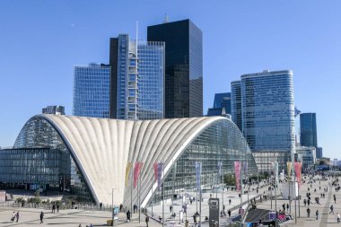 Paris, Fransa, 6 Mart 2025. Eski adlarının kısaltması olan CNIT: Ulusal Sanayi ve Teknoloji Merkezi, daha sonra Yeni Endüstriler ve Teknolojiler Merkezi.