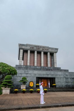 Hanoi, Vietnam, 21 Ekim 2024. Ho Chi Minh Anıt Mezarı, Ba Dinh Meydanı 'nda bulunan bir binadır..