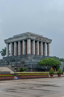 Hanoi, Vietnam, 21 Ekim 2024. Ho Chi Minh Anıt Mezarı, Ba Dinh Meydanı 'nda bulunan bir binadır..