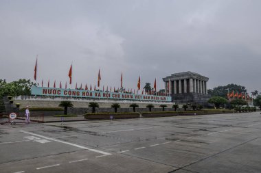 Hanoi, Vietnam, 21 Ekim 2024. Ho Chi Minh Anıt Mezarı, Ba Dinh Meydanı 'nda bulunan bir binadır..