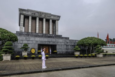 Hanoi, Vietnam, 21 Ekim 2024. Ho Chi Minh Anıt Mezarı, Ba Dinh Meydanı 'nda bulunan bir binadır..