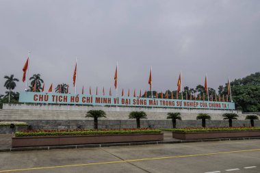 Hanoi, Vietnam, 21 Ekim 2024. Ho Chi Minh Anıt Mezarı, Ba Dinh Meydanı 'nda bulunan bir binadır..
