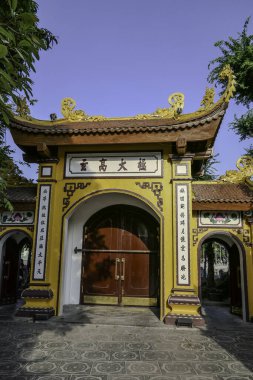 Hanoi, Vietnam, 22 Ekim 2024. Tran Quoc Pagoda, Batı Gölü 'nde bir adada bulunan en eski Budist tapınağıdır..