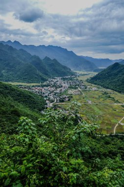 Mai Chau, Vietnam, 23 Ekim 2025. Mai Chau Vadisi ve onun tarım arazisi, Hoa Binh Eyaleti,