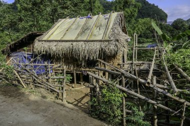 Mai Chau, Vietnam, 23 Ekim 2025. Mai Chau Vadisi ve ekili arazisi, hala ev.