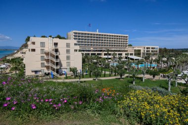 Sani, Yunanistan, 28 Nisan 2025. Sani ve otellerinin manzarası, Kassandra, Chalkidiki