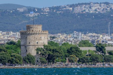 Selanik, Yunanistan, 3 Mayıs 2025. Selanik Limanı 'ndan görünen Beyaz Kule