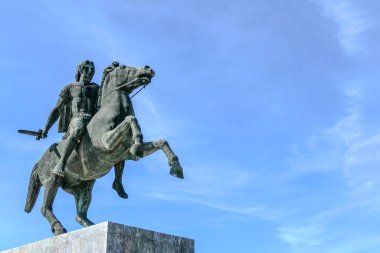 Selanik, Yunanistan, 3 Mayıs 2025. Antik Yunan 'ın tanrılaştırılmış kralı Büyük İskender' in heykeli.