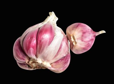 Sarımsak izole, siyah arka planda yemek malzemesi, gölge yok, kırpma yolu yok.