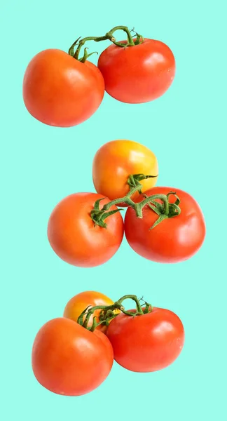 Tomater Isolerade Med Klippning Väg Ingen Skugga Grön Bakgrund Röda — Stockfoto