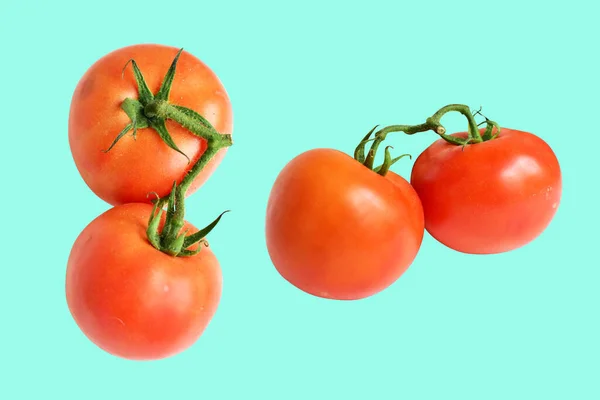 Tomates Isolados Com Caminho Recorte Sem Sombra Fundo Verde Tomates — Fotografia de Stock
