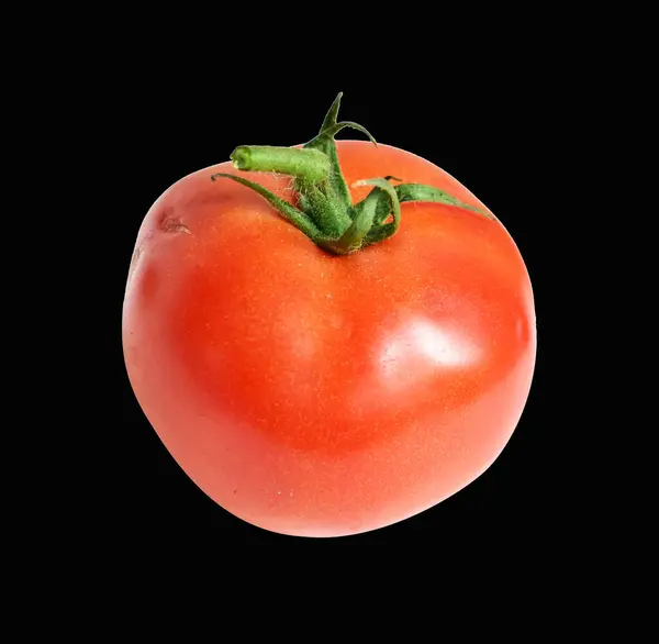 クリッピングパスで隔離されたトマト 黒い背景の影 赤いトマトの束 — ストック写真