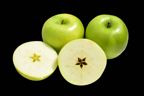 Зелені Шматочки Яблука Шматочки Ізольовані Відсічним Контуром Чорному Фоні Тіні — стокове фото