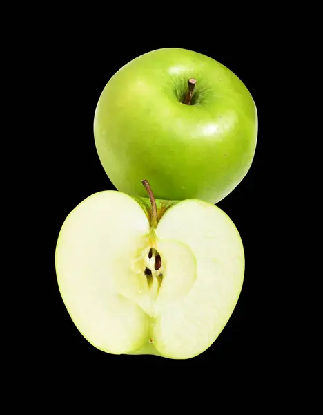 Zielone Plasterki Jabłka Kawałki Odizolowane Ścieżką Wycinania Czarnym Tle Bez — Zdjęcie stockowe