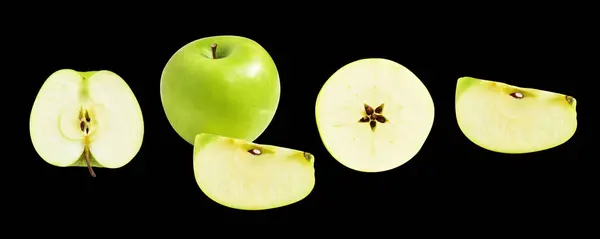 Grüne Apfelscheiben Isolierte Stücke Mit Schneideweg Vor Schwarzem Hintergrund Kein — Stockfoto