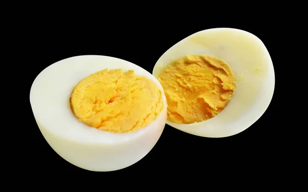 Gotowane Jajko Odizolowane Ścieżką Wycinania Bez Cienia Czarnym Tle Kurze — Zdjęcie stockowe
