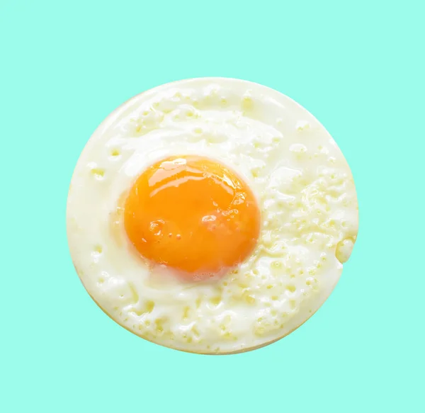 Fried Egg Isolated Clipping Path Kein Schatten Auf Grünem Hintergrund — Stockfoto