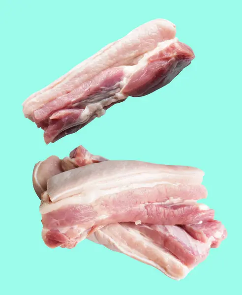 Свиной Живот Сырое Мясо Изолированы Вырезкой Пути Тени Зеленом Фоне — стоковое фото