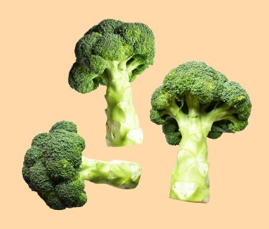 Brokoli ya da karnabahar kesme yolu ile izole edilmiş artan arka plan, gölge yok, yemek malzemeleri, sağlıklı sebzeler