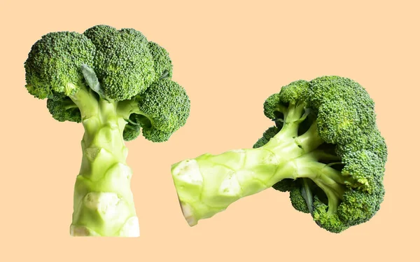 Brokoli Karnabahar Kesme Yolu Ile Izole Edilmiş Artan Arka Plan — Stok fotoğraf