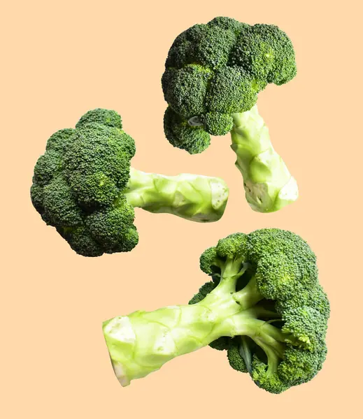 Brokolice Nebo Květák Izolované Přírůstkem Cesty Stříhání Pozadí Žádný Stín — Stock fotografie
