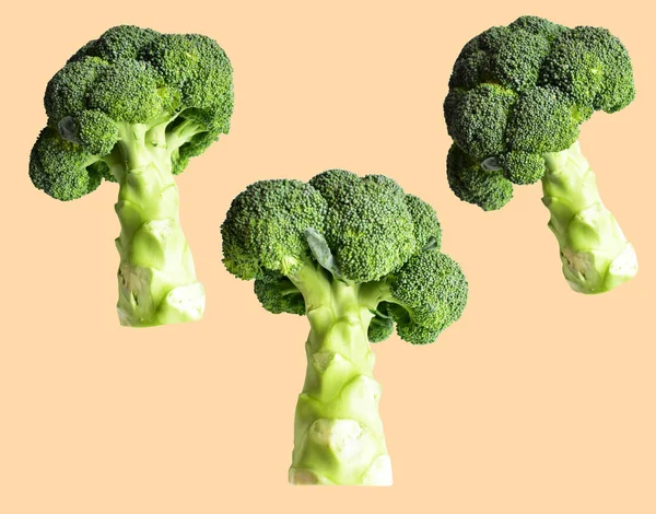 Brokoli Atau Kembang Kol Yang Diisolasi Dengan Jalan Pintas Meningkatkan — Stok Foto