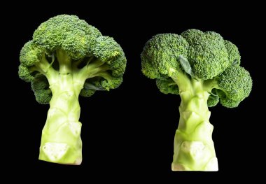 Brokoli ya da karnabahar kesme yolu ile izole siyah arka plan, gölge yok, yemek malzemeleri, sağlıklı sebzeler