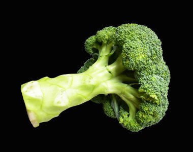 Brokoli ya da karnabahar kesme yolu ile izole siyah arka plan, gölge yok, yemek malzemeleri, sağlıklı sebzeler