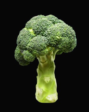 Brokoli ya da karnabahar kesme yolu ile izole siyah arka plan, gölge yok, yemek malzemeleri, sağlıklı sebzeler