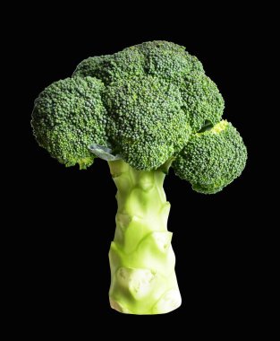 Brokoli ya da karnabahar kesme yolu ile izole siyah arka plan, gölge yok, yemek malzemeleri, sağlıklı sebzeler