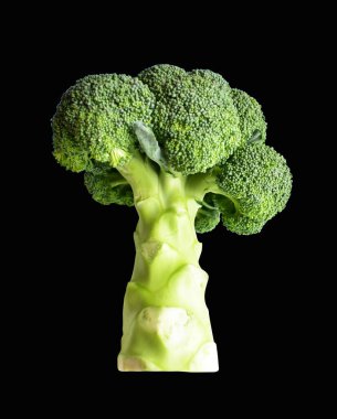 Brokoli ya da karnabahar kesme yolu ile izole siyah arka plan, gölge yok, yemek malzemeleri, sağlıklı sebzeler