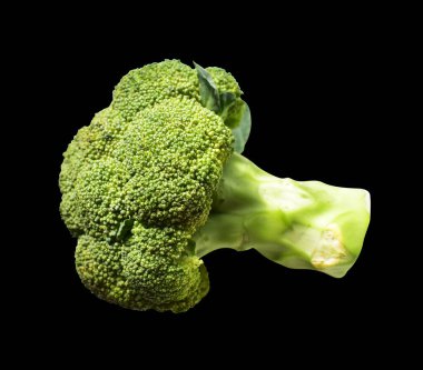 Brokoli ya da karnabahar kesme yolu ile izole siyah arka plan, gölge yok, yemek malzemeleri, sağlıklı sebzeler