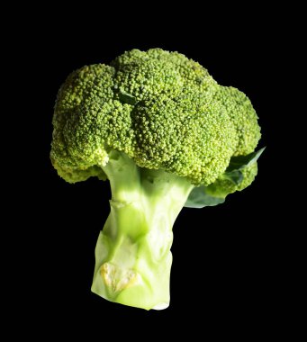 Brokoli ya da karnabahar kesme yolu ile izole siyah arka plan, gölge yok, yemek malzemeleri, sağlıklı sebzeler