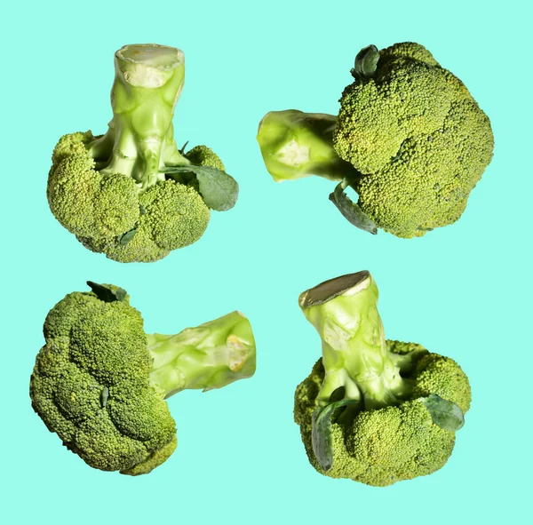 Brokuły Lub Kalafior Izolowane Ścieżką Wycinania Tle Mięty Bez Cienia — Zdjęcie stockowe