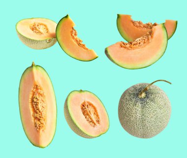 Kavun kavunu Japon meyvesi kırpma yolu ile izole, yeşil arka planda gölge yok